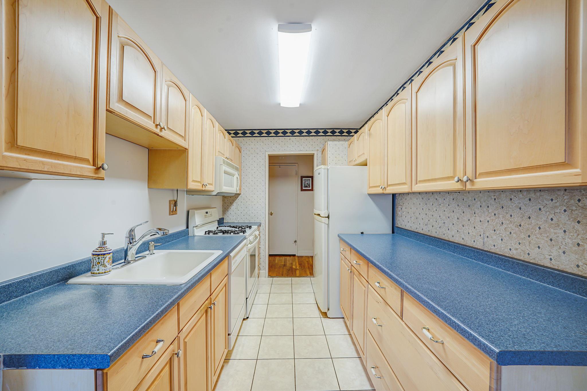 100 Lincoln Avenue Ave #28C, Mineola, New York image 6