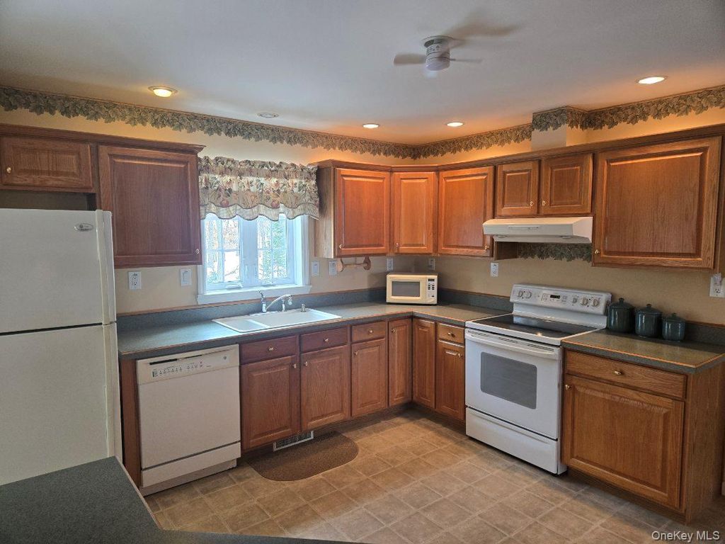 Photo of 1407 Middle Road #265, Calverton, NY 11933 (MLS # 986510)