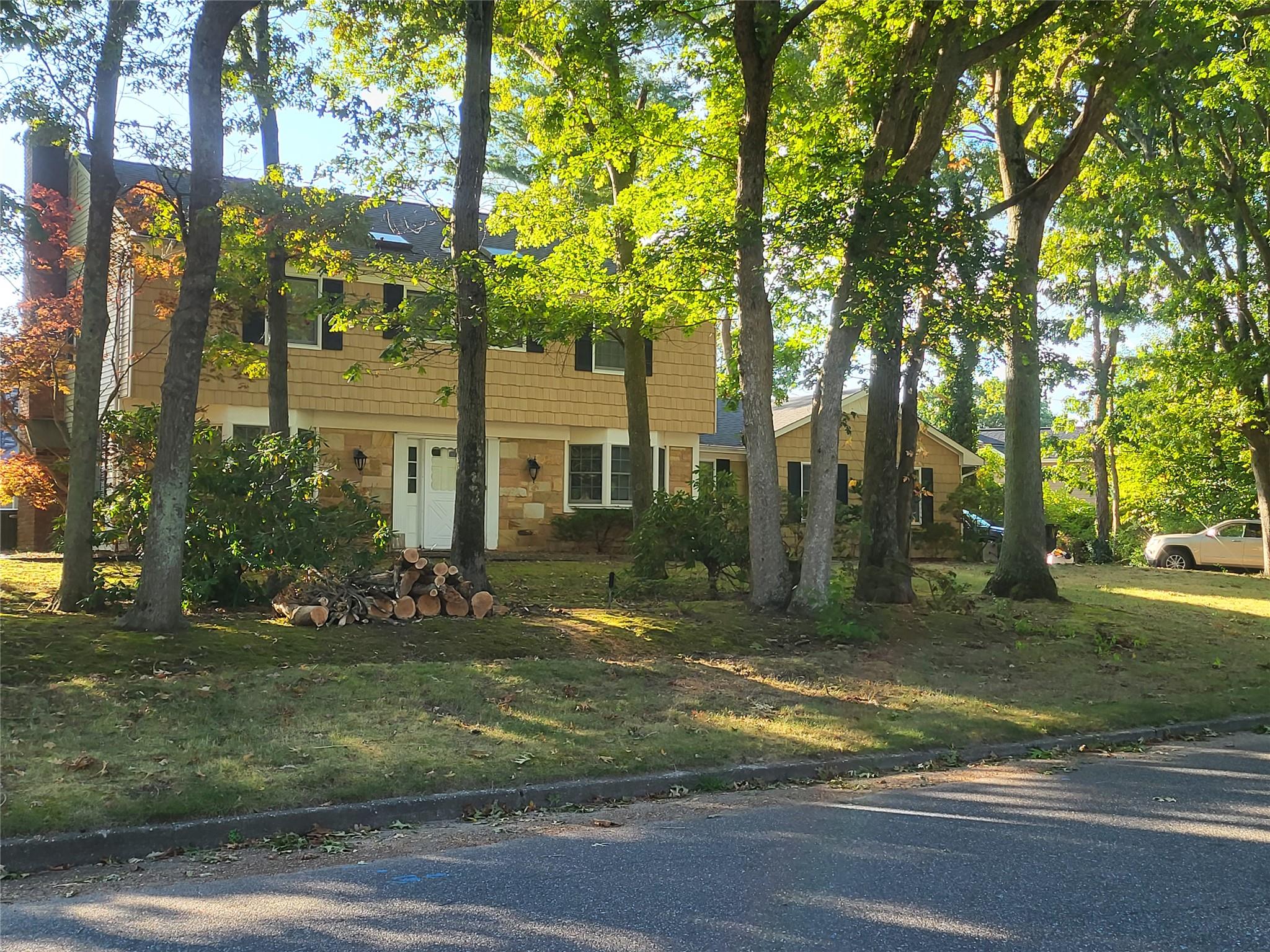 23 Bonnie Lane, Stony Brook, New York image 2