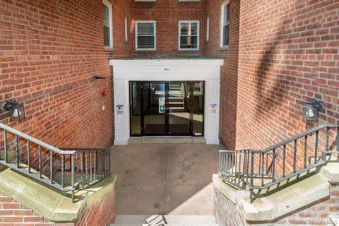 Townhouse For Sale - 1 Hawley Terrace #1F<br/> Yonkers, NY 10701