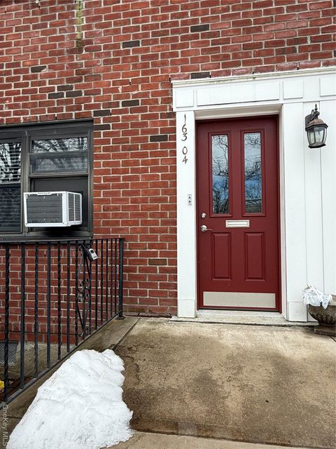 Homes For Sale - 163-04 17th Avenue #LOWER<br/> Whitestone, NY 11357