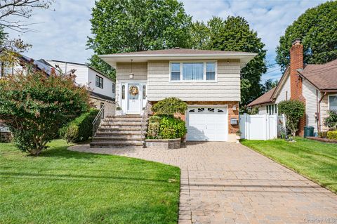Photo of 35 Roosevelt Avenue, Malverne, NY 11565 (MLS # 919576)