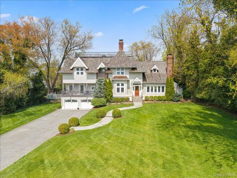 Homes For Sale - 1020 Constable Drive<br/> Mamaroneck, NY 10543