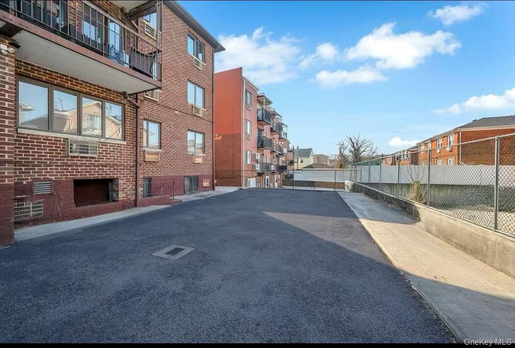 Photo of 46-12 161st Street #1D, Flushing, NY 11358 (MLS # 992957)