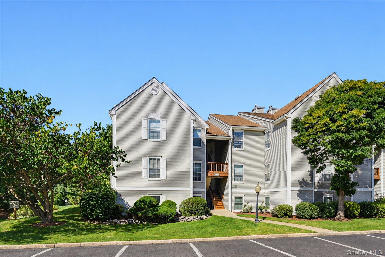 1175 Washington Green