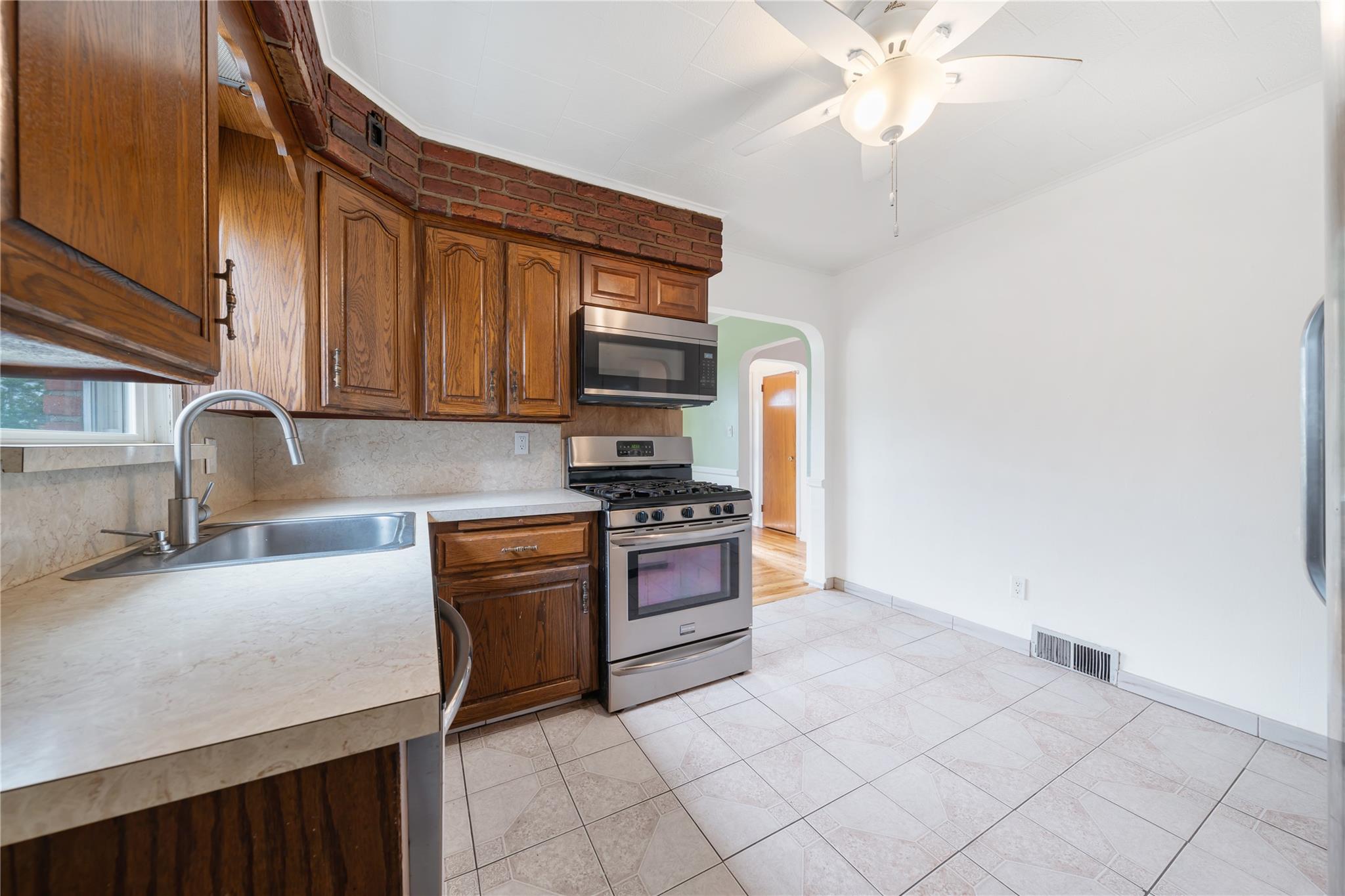678 Margaret Street, Franklin Square, New York image 9