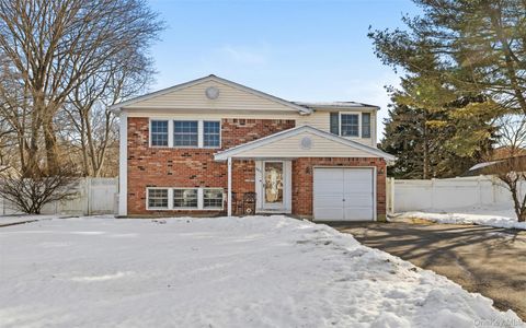 Photo of 447 China Road, Sayville, NY 11782 (MLS # 962785)