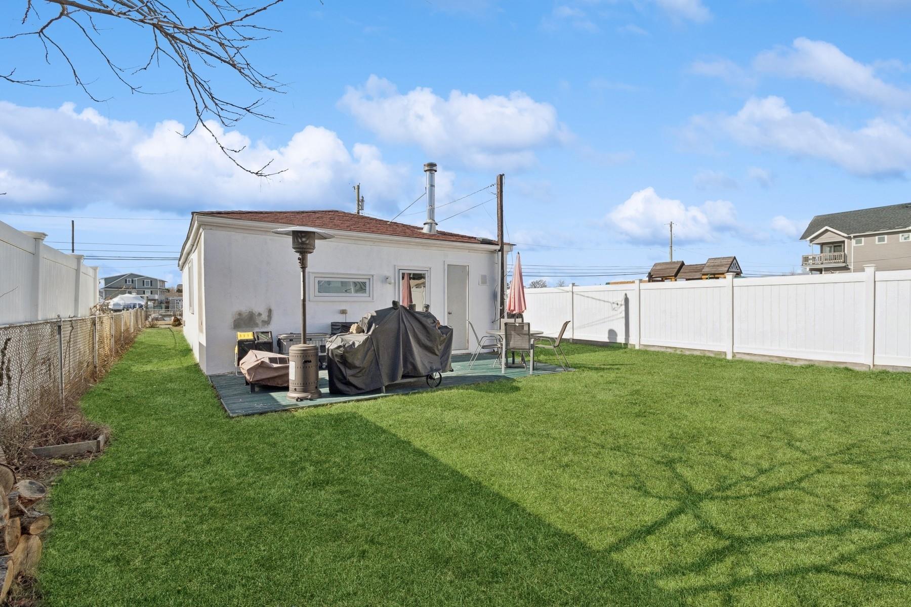 157 E Shore Road, Lindenhurst, New York image 16