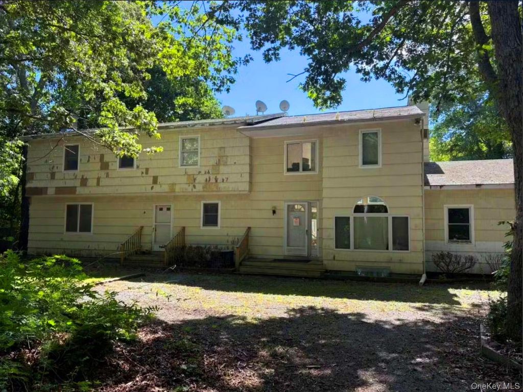 Photo of 8 Hidden Path Path, Quogue, NY 11959 (MLS # 921793)