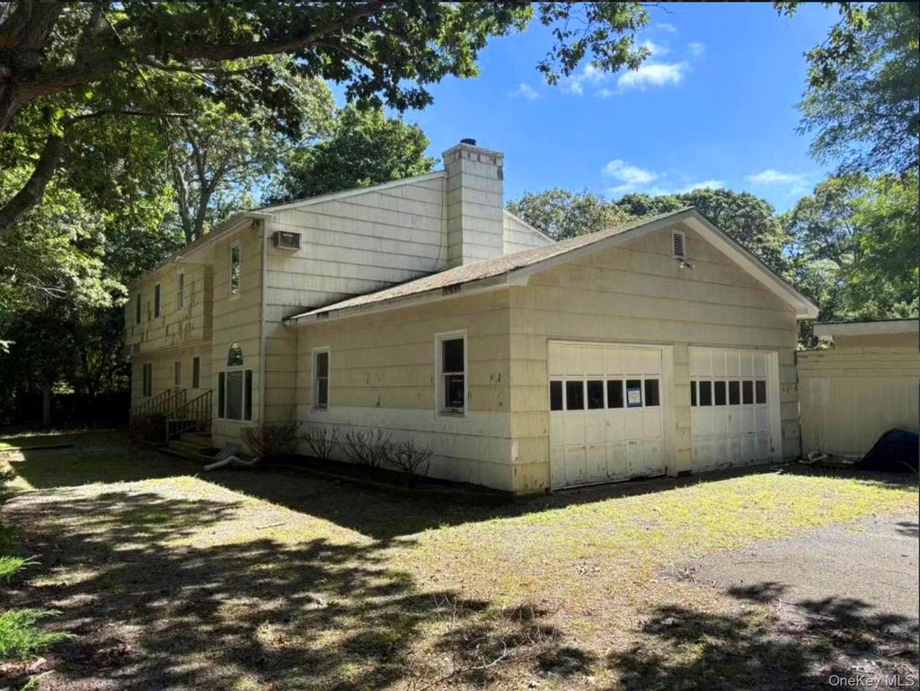 Photo of 8 Hidden Path Path, Quogue, NY 11959 (MLS # 921793)