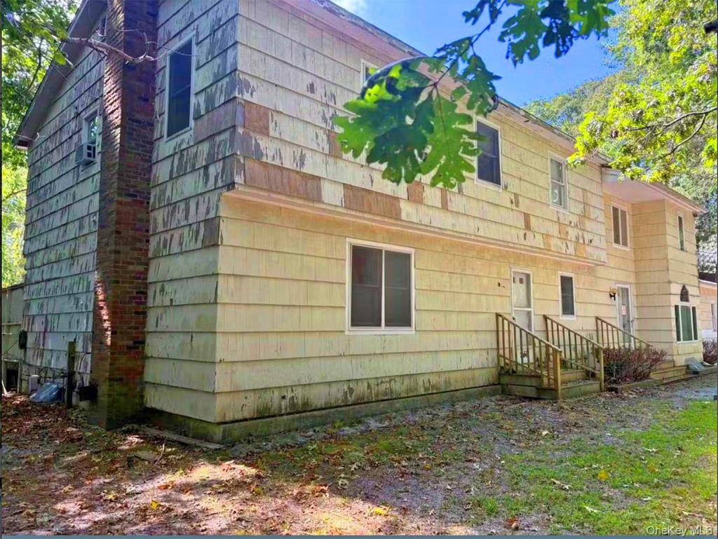 Photo of 8 Hidden Path Path, Quogue, NY 11959 (MLS # 921793)