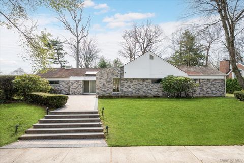 1 Somerset Drive N Great Neck NY 11020