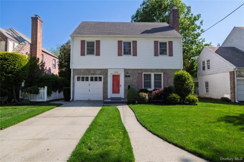 Homes For Sale - 19 Saint Thomas Place<br/> Malverne, NY 11565
