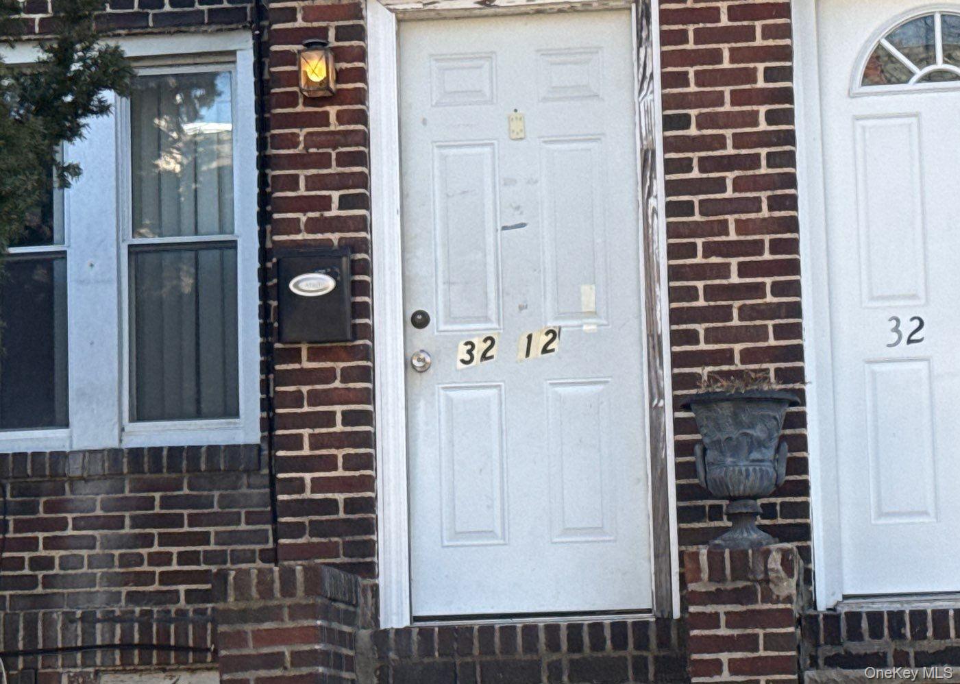 32-12 Baywater Court