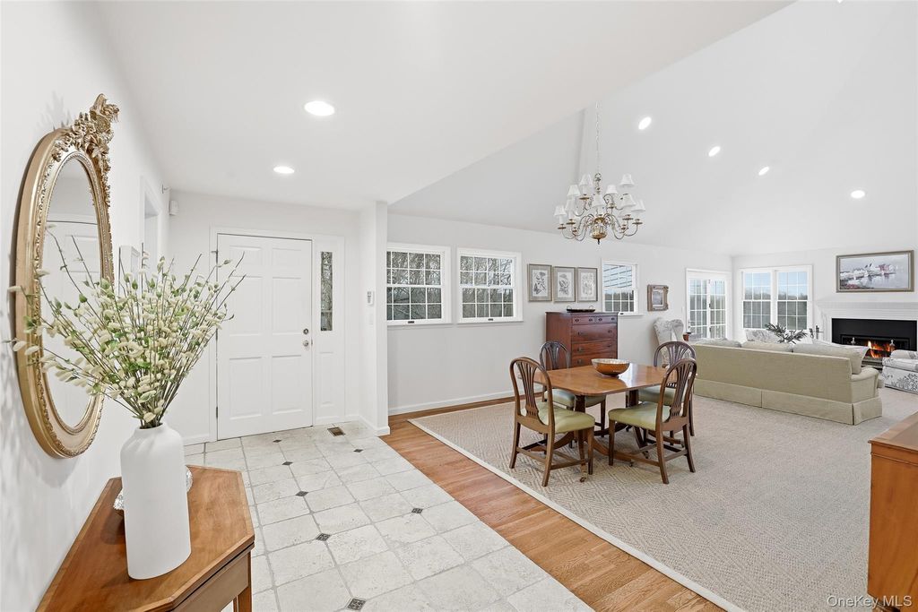 Photo of 12 Brook Hills Circle, White Plains, NY 10605 (MLS # 963561)