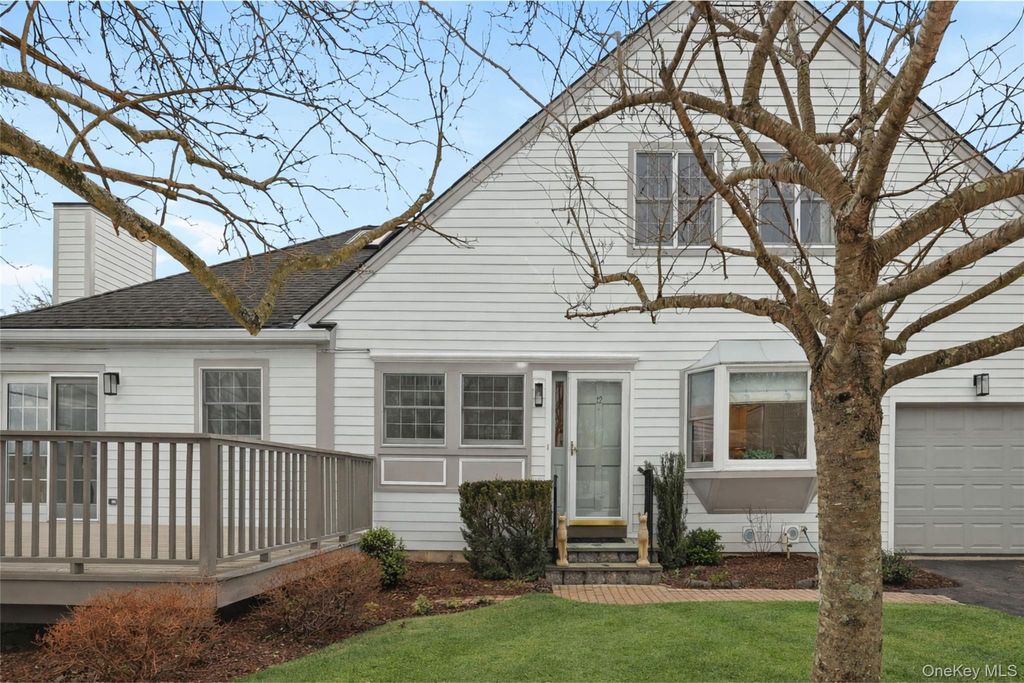 Photo of 12 Brook Hills Circle, White Plains, NY 10605 (MLS # 963561)