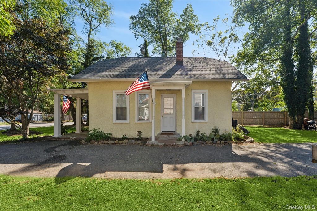 Photo of 242 Bayview Drive, Mastic Beach, NY 11951 (MLS # 921910)