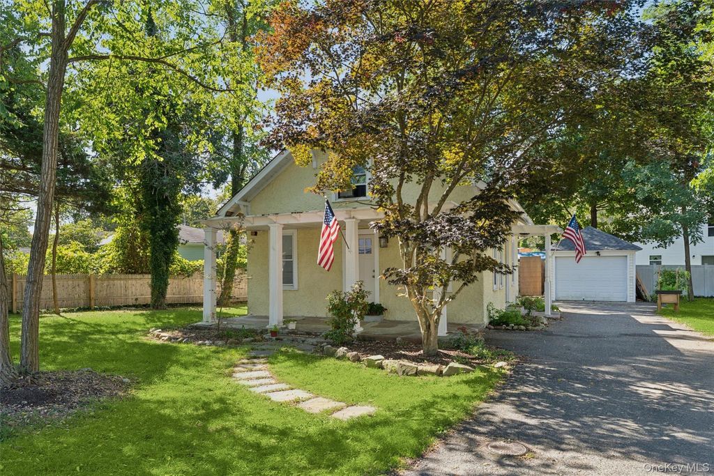 Photo of 242 Bayview Drive, Mastic Beach, NY 11951 (MLS # 921910)