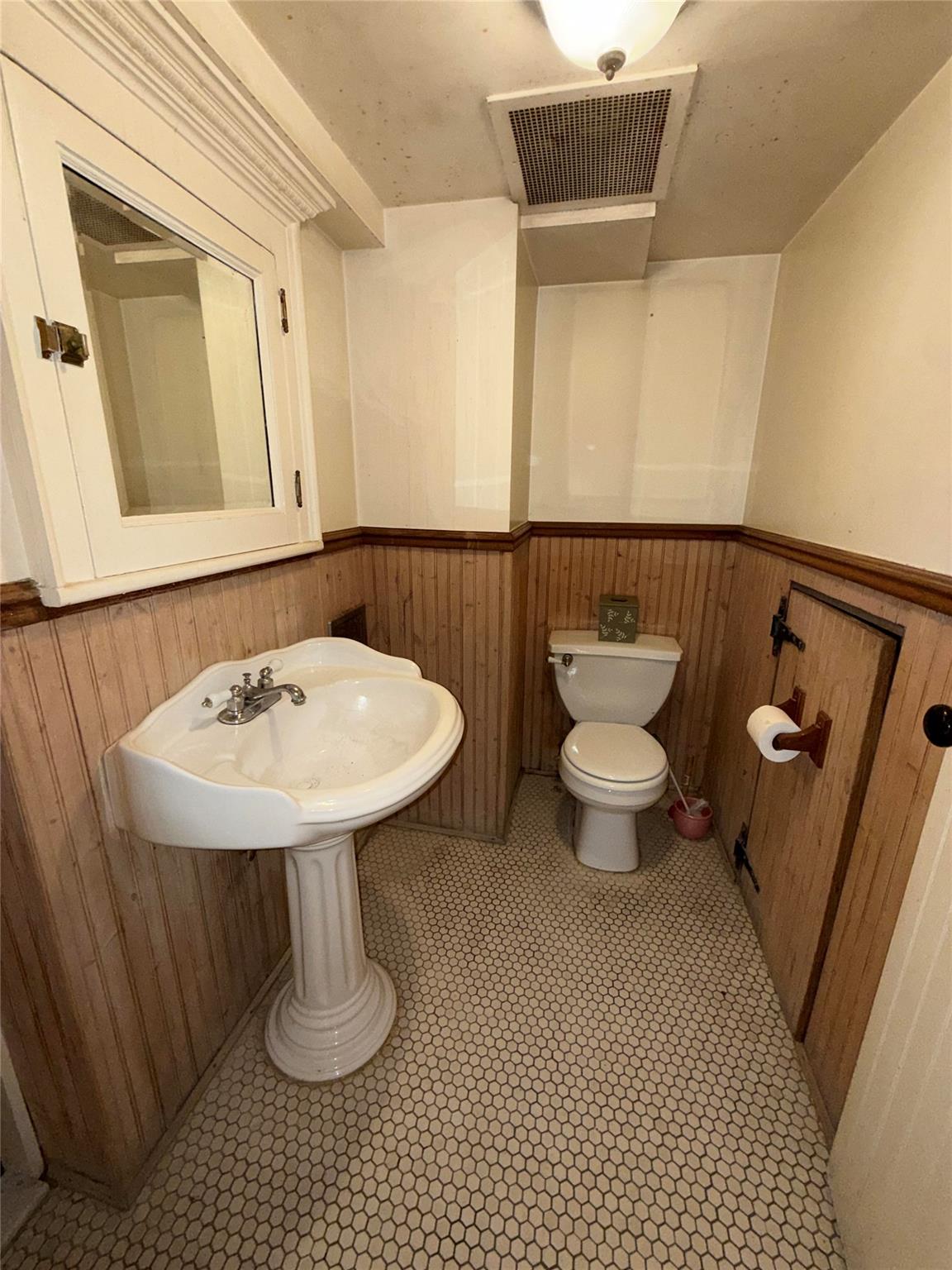 20 Ridge Road, Douglaston, New York image 34
