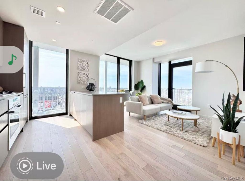 Photo of 131-02A 40 Road #17I, Flushing, NY 11354 (MLS # 939938)