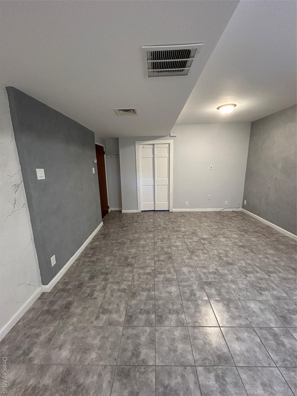 Photo of 250 Huntington Avenue, Bronx, NY 10465 (MLS # 983691)