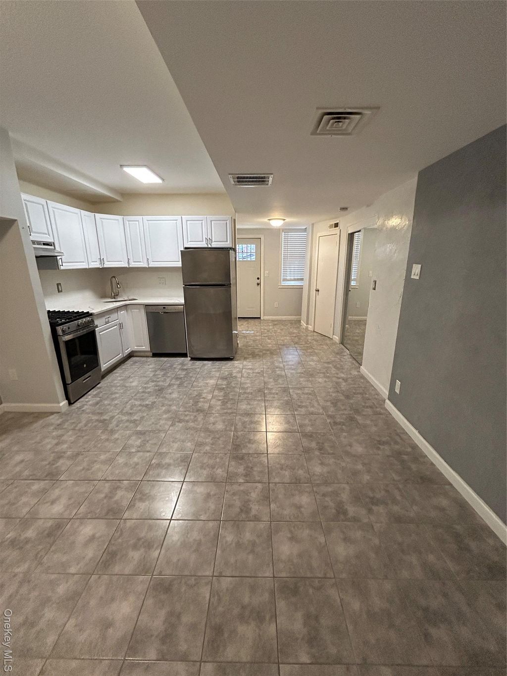 Photo of 250 Huntington Avenue, Bronx, NY 10465 (MLS # 983691)