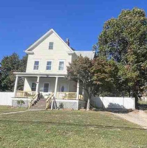 Photo of 43 Columbia Street, Huntington Station, NY 11746 (MLS # 930269) Photo of 43 Columbia Street, Huntington Station, NY 11746 (MLS # 930269)