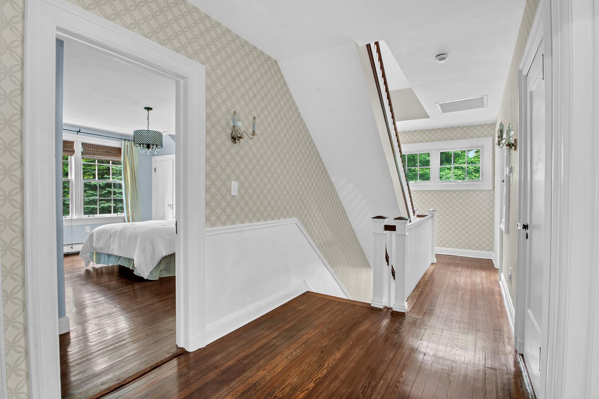 7 Middle Drive, Manhasset, New York image 21