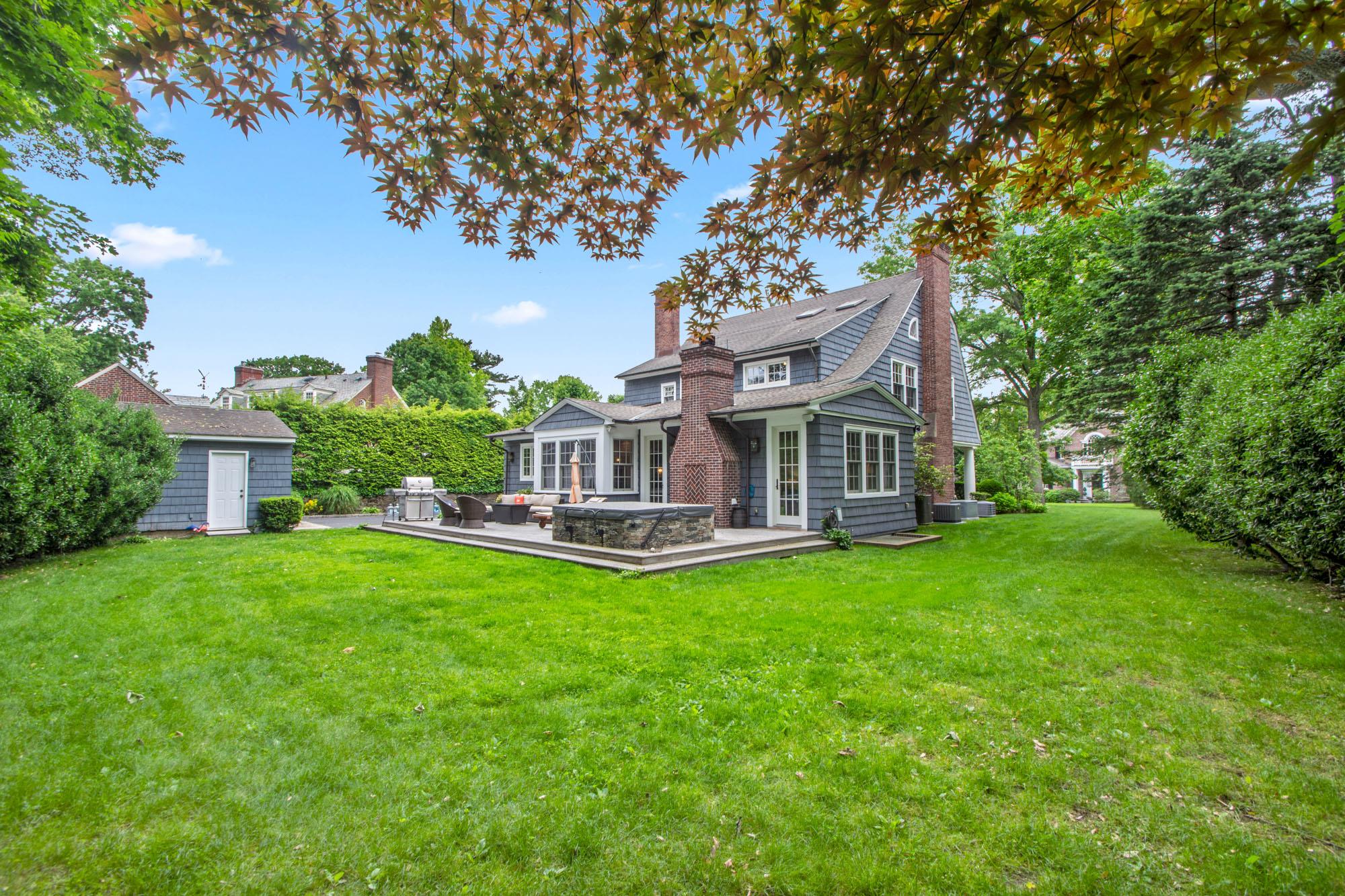 7 Middle Drive, Manhasset, New York image 31