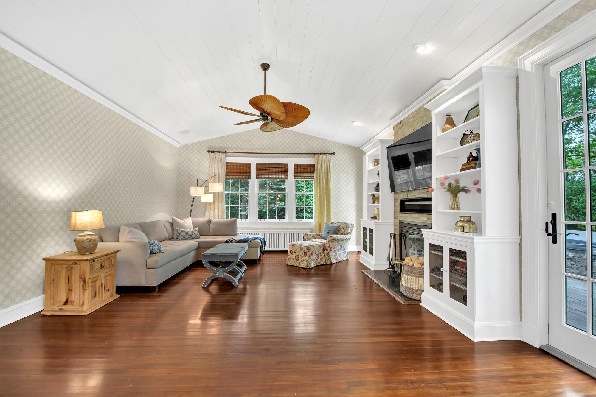 7 Middle Drive, Manhasset, New York image 10