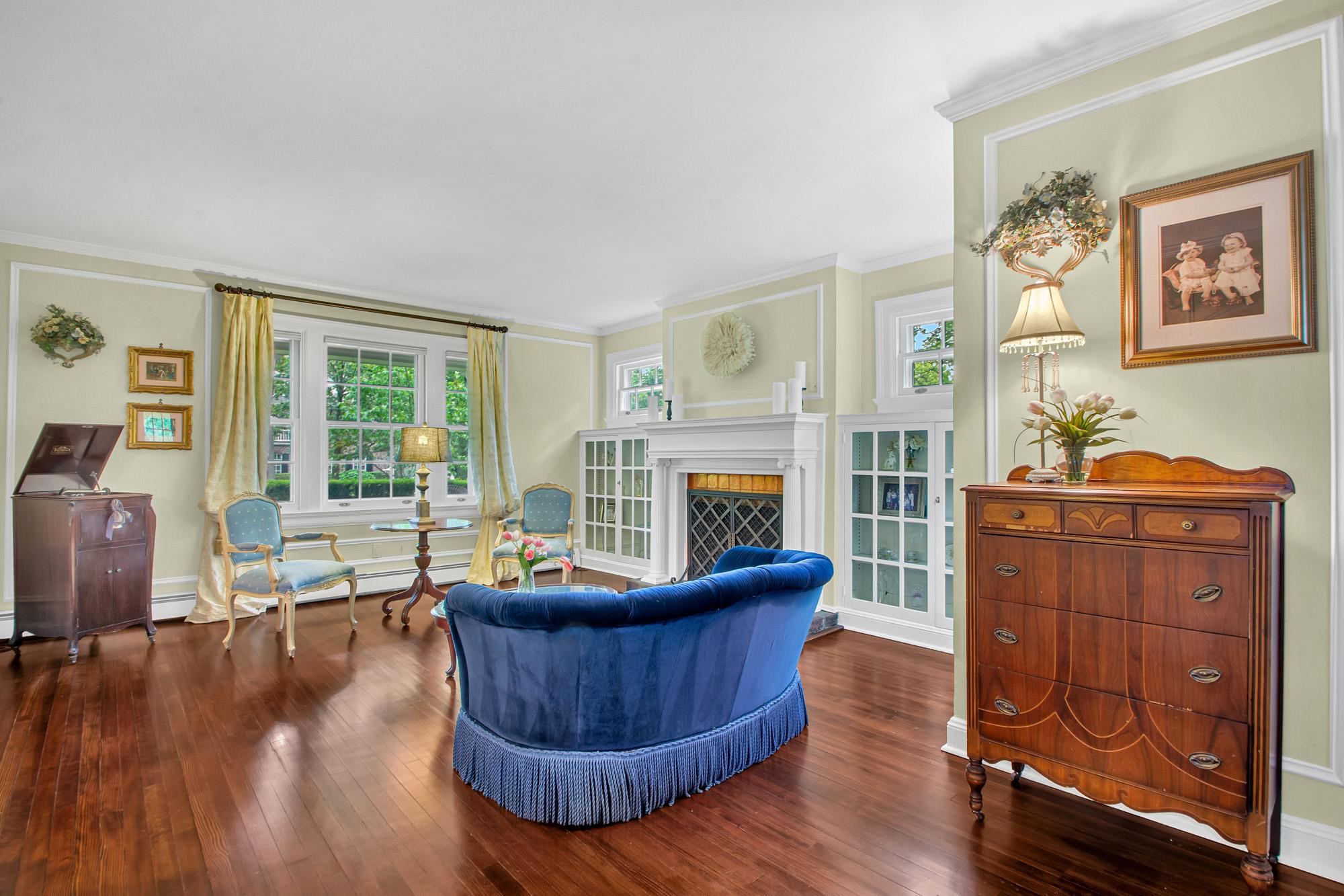 7 Middle Drive, Manhasset, New York image 15