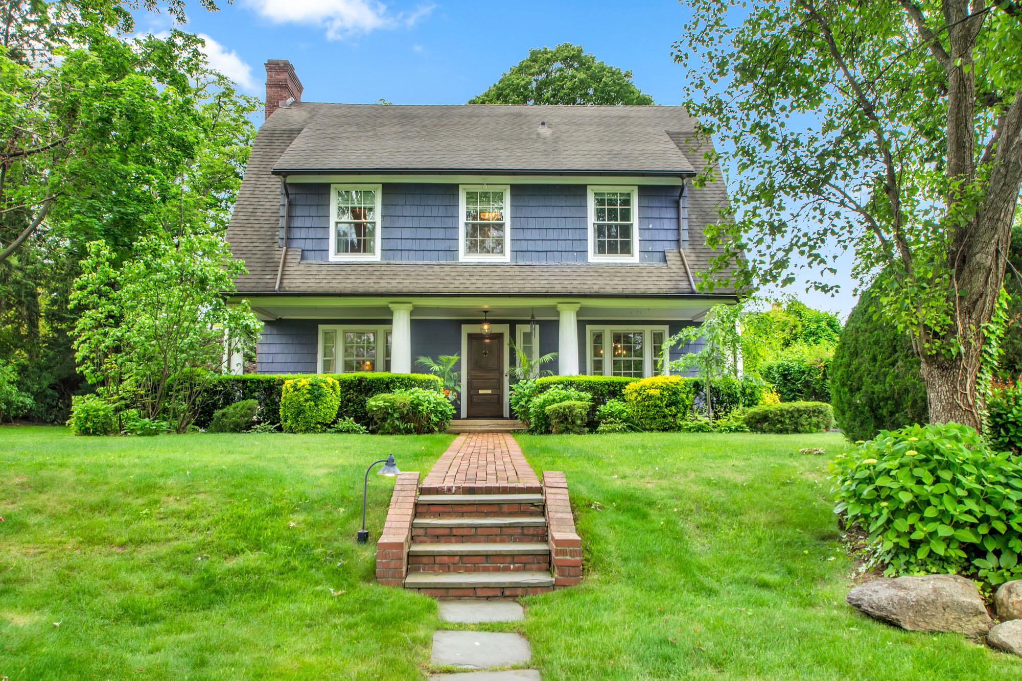 7 Middle Drive, Manhasset, New York image 1