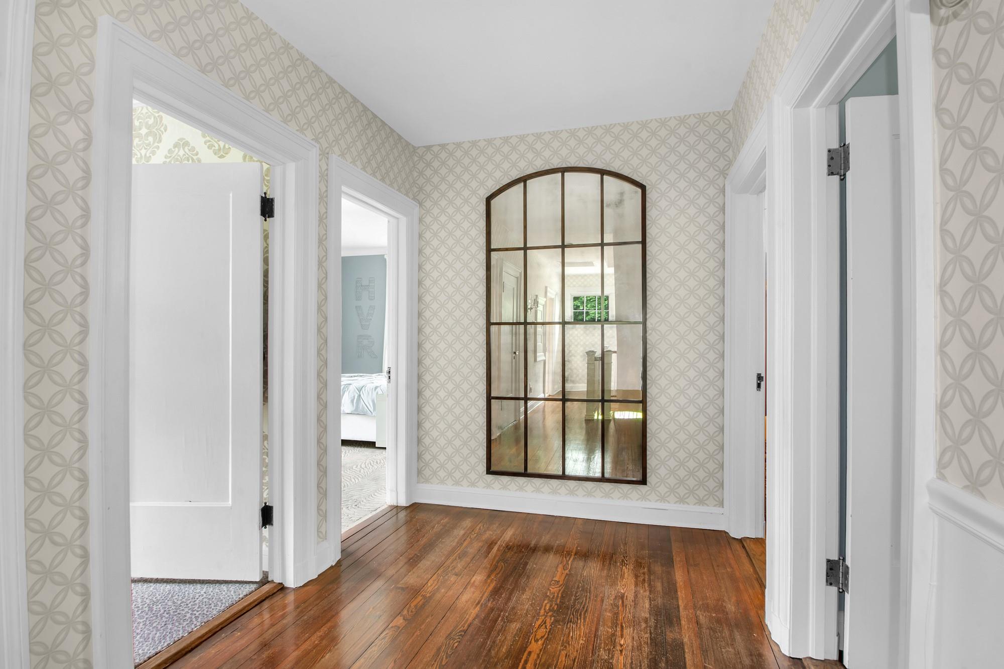 7 Middle Drive, Manhasset, New York image 20