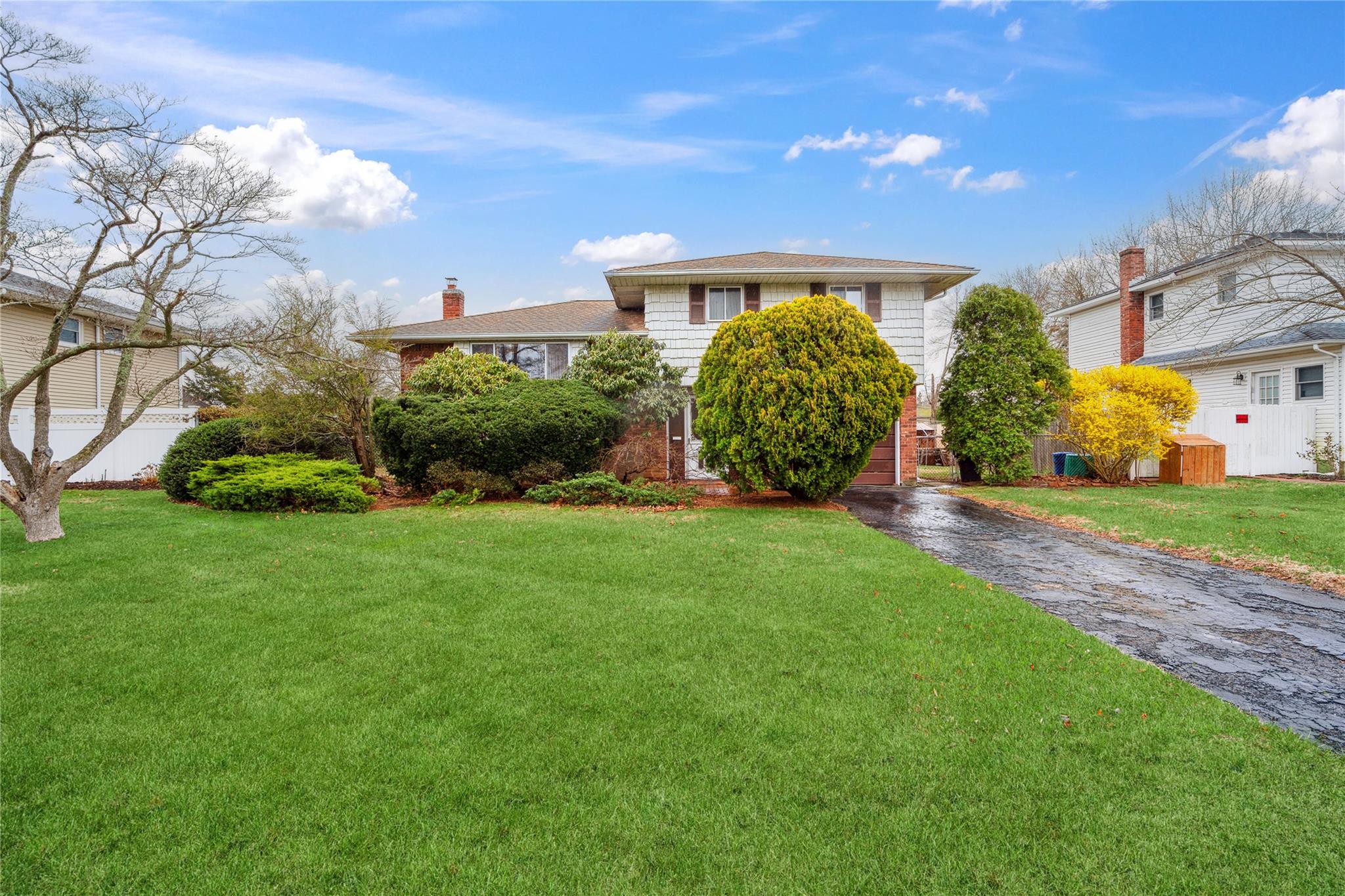 Property for Sale at Hofstra Drive, Smithtown, Hamptons, NY - Bedrooms: 3 
Bathrooms: 2  - $555,000