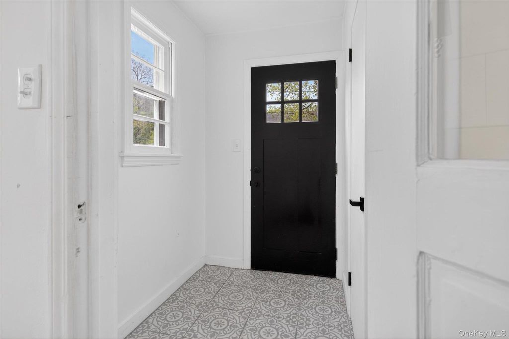 Photo of 14 Roslyn Street, Ellenville, NY 12428 (MLS # 990492)
