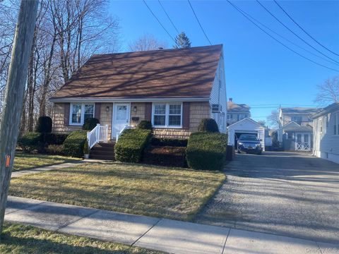 211 Mineola Avenue, Carle Place, NY 11514 - MLS#: 921022