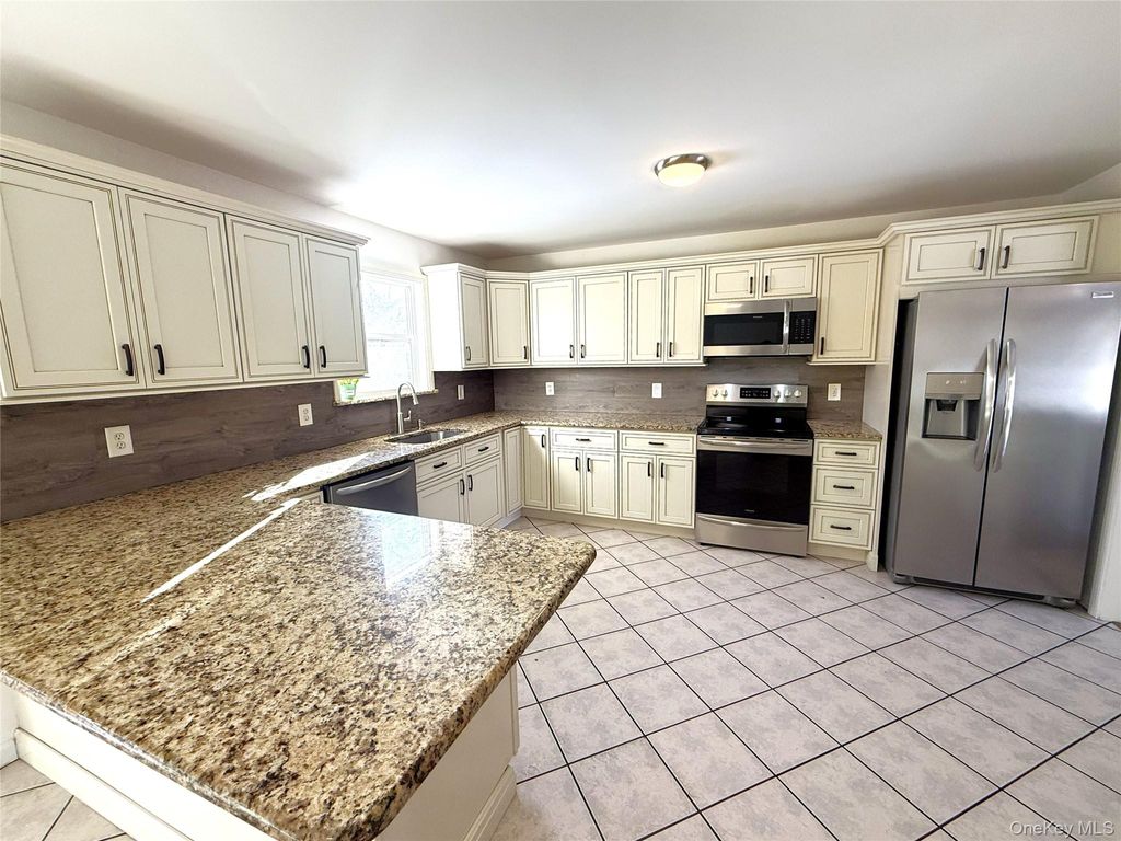 Photo of 2 New Street, Holtsville, NY 11742 (MLS # 961300)