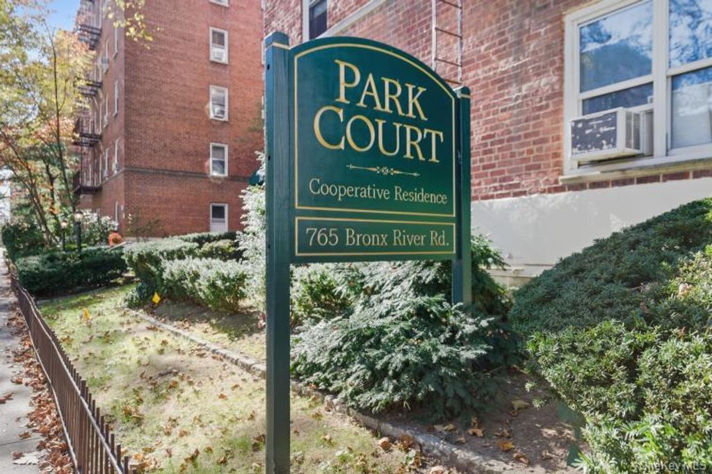 Photo of 765 Bronx River Road #2i, Bronxville, NY 10708 (MLS # 928320)
