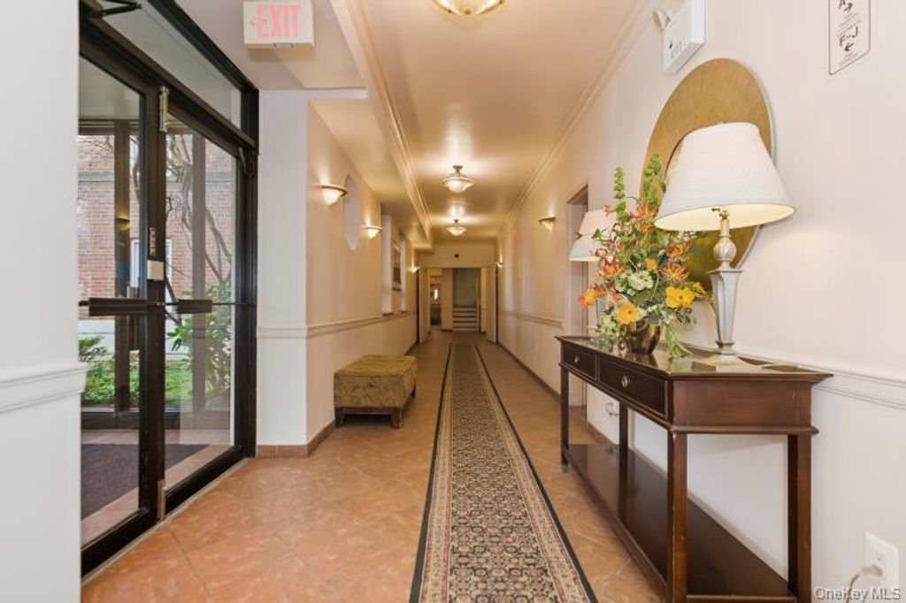 Photo of 765 Bronx River Road #2i, Bronxville, NY 10708 (MLS # 928320)