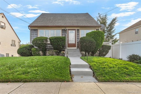 Photo of 142 Washington Avenue, Valley Stream, NY 11580 (MLS # 1064859)