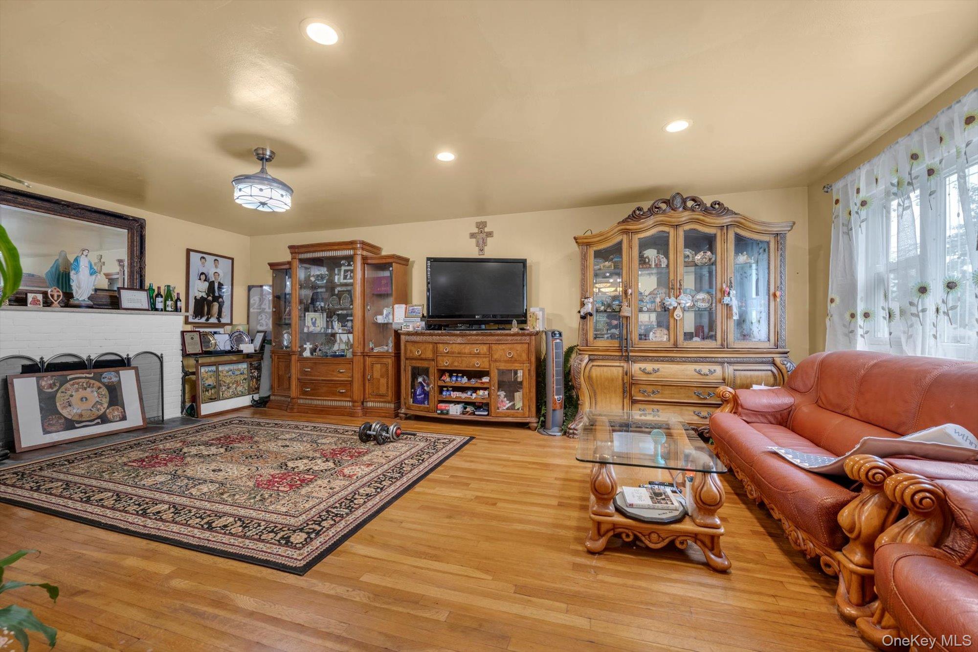 257 Schenck Avenue - Photo 3