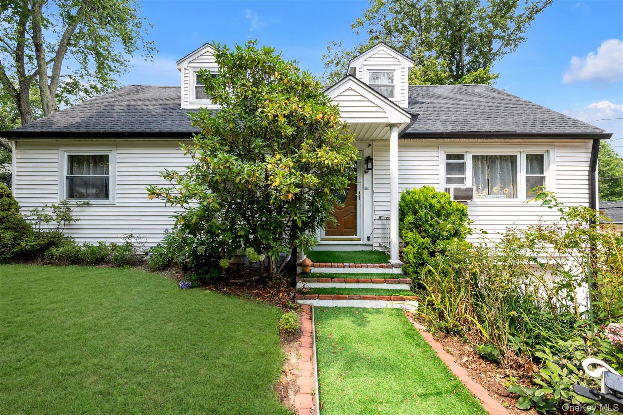 257 Schenck Avenue - Photo 2