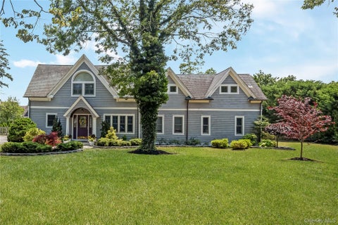 Homes For Sale - 14 Danes Street<br/> Blue Point, NY 11715