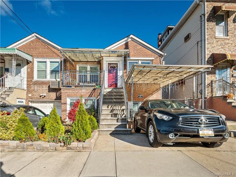 Photo of 1840 Tomlinson Avenue, Bronx, NY 10461 (MLS # 1047540)