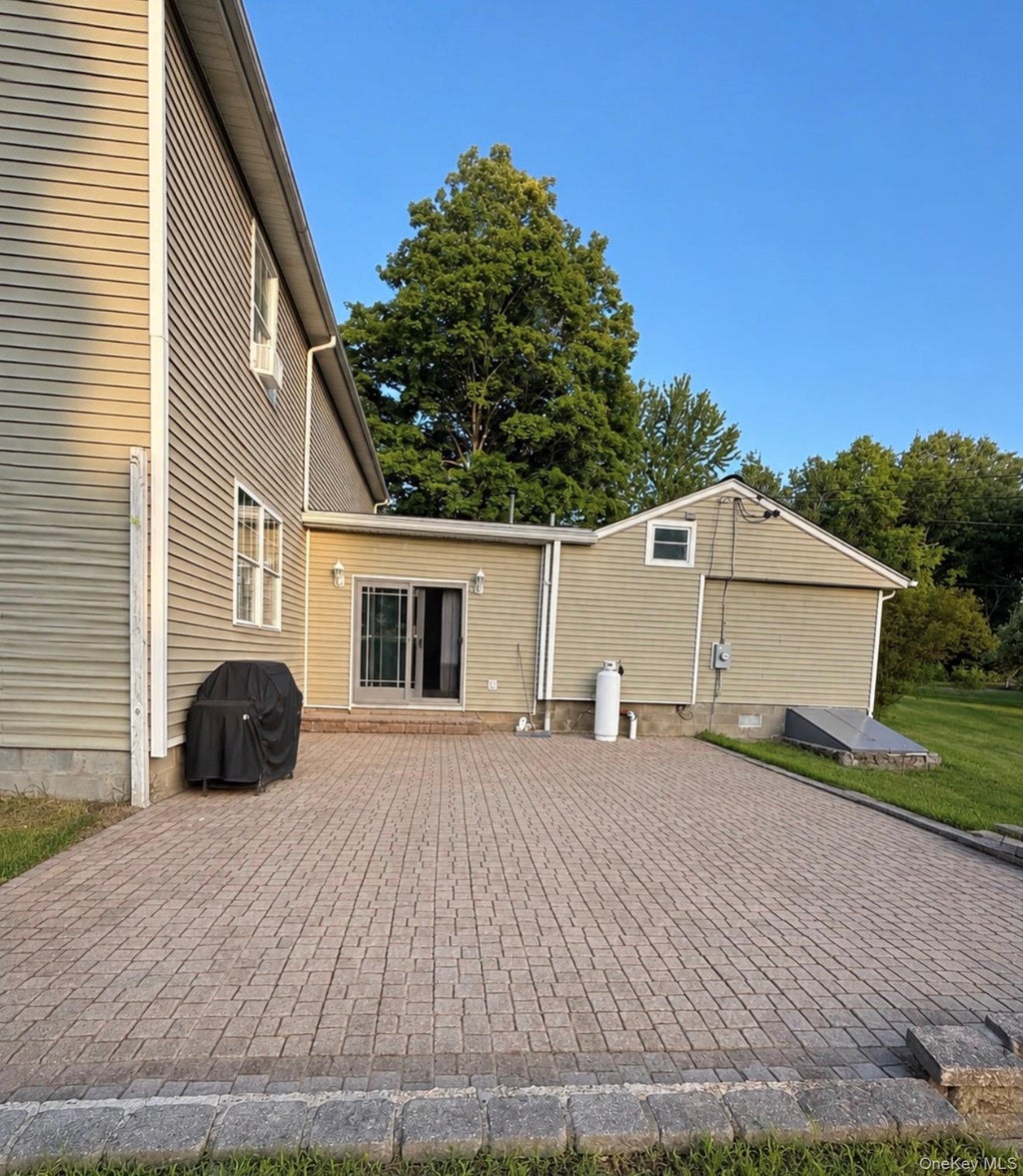 Photo of 8 Acorn Drive, Montgomery, NY 12586 (MLS # 1053066)