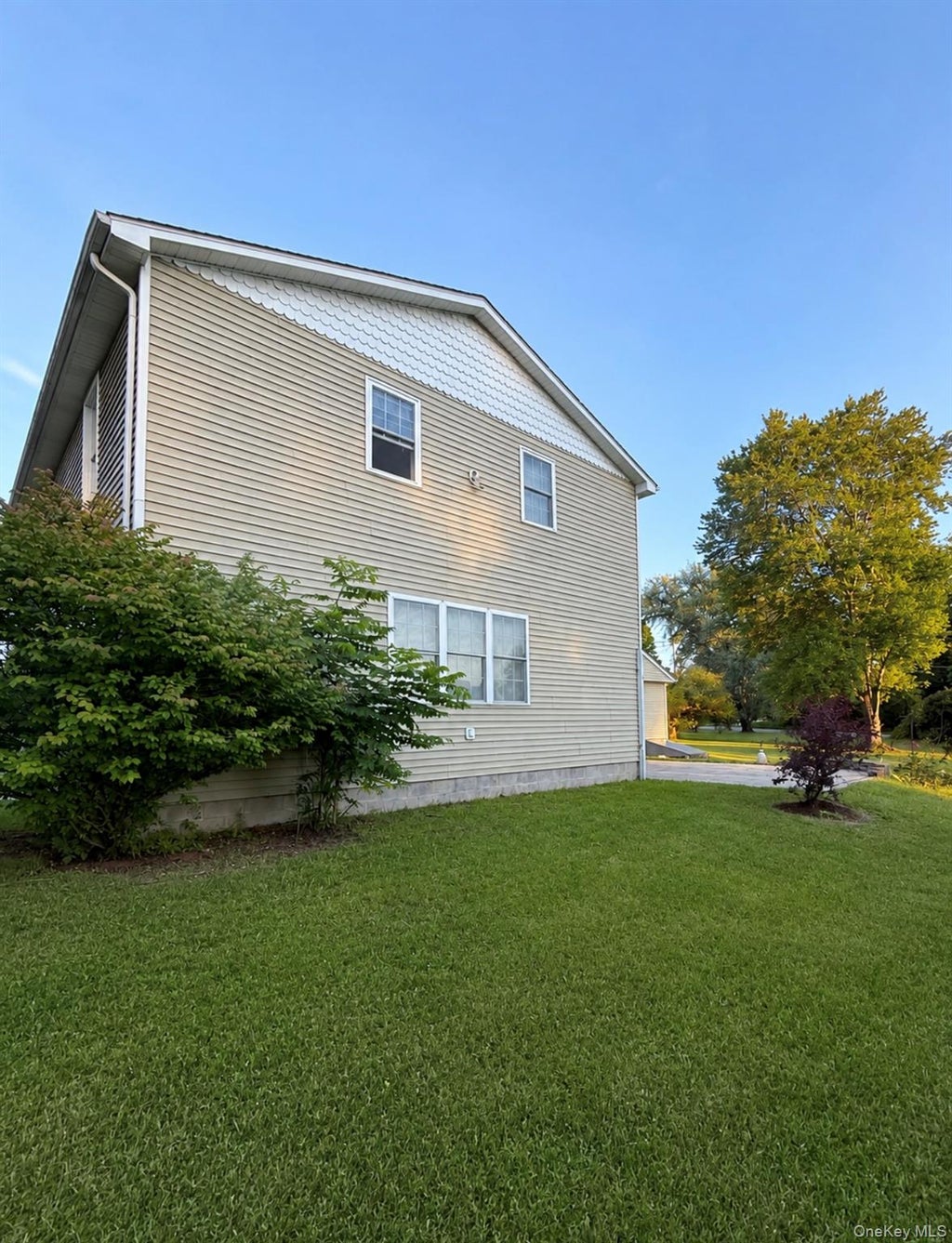 Photo of 8 Acorn Drive, Montgomery, NY 12586 (MLS # 1053066)