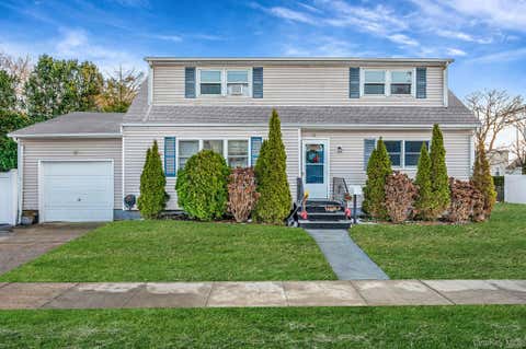 Homes For Sale - 15 Macon Street<br/> Lindenhurst, NY 11757
