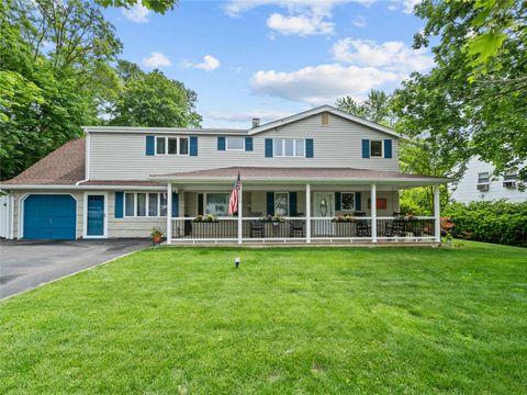32 Sterling Drive Lake Grove NY 11755