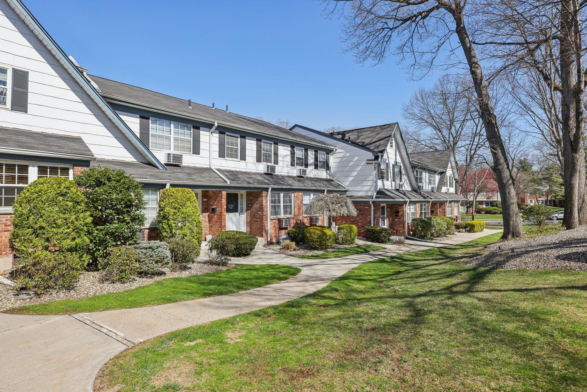 189 Doxbury Lane, Suffern, New York image 2