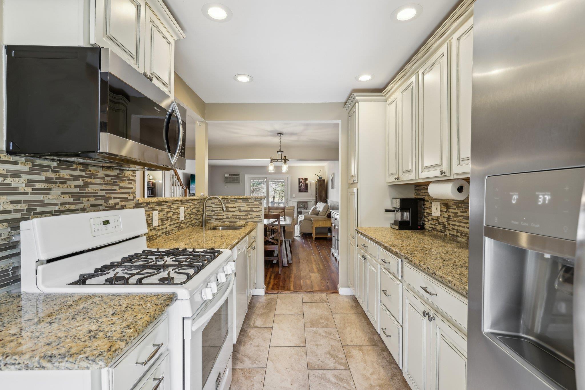189 Doxbury Lane, Suffern, New York image 11